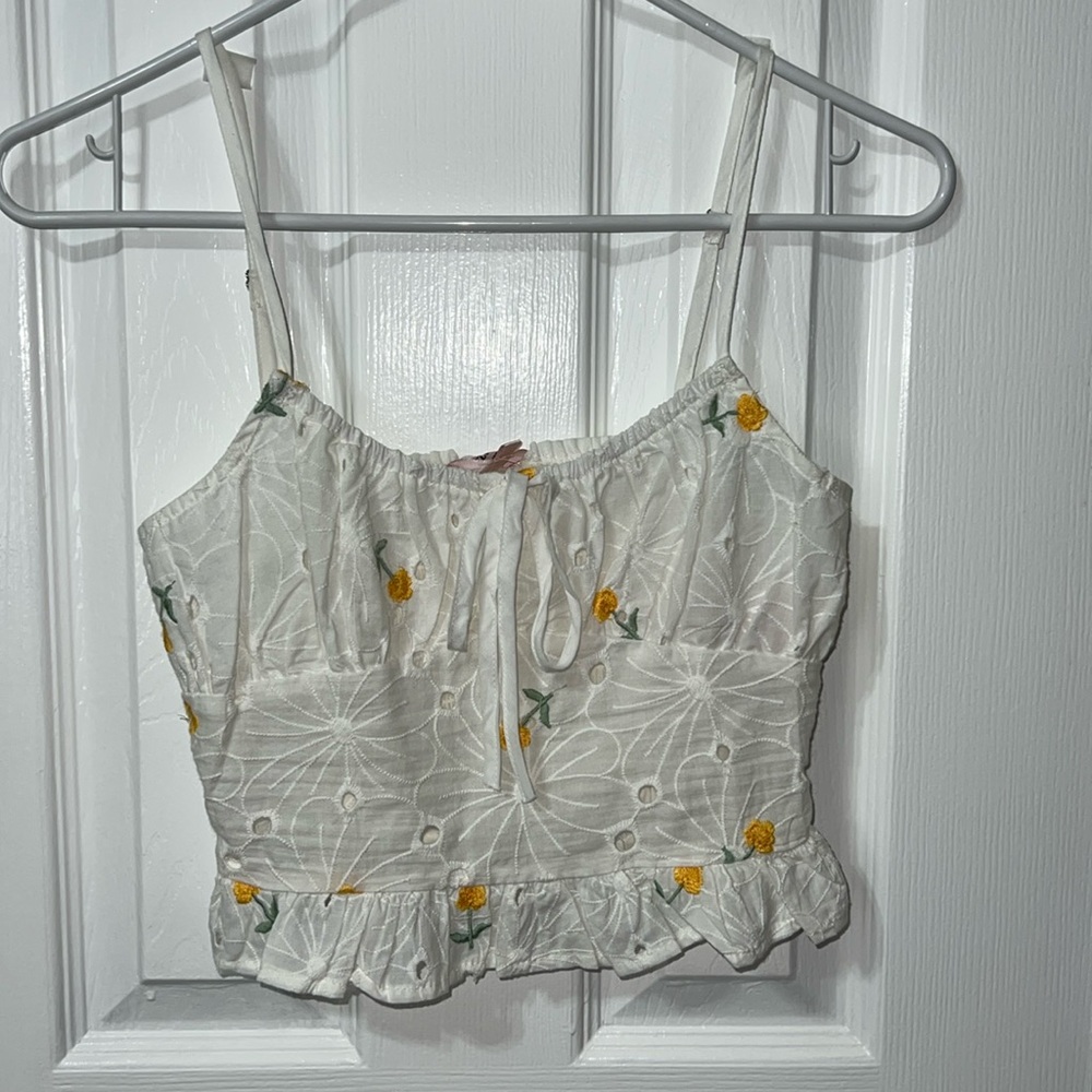 Cropped white tank top with yellow flower embroidery